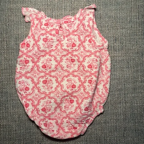 Baby Girl Bundle 0-3M Floral Gerber Onesie, Chic Pea Bodysuit 3-6m Sun Tshirt - Picture 6 of 9